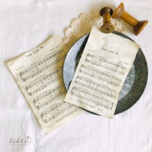 賛美歌の楽譜を、コーヒー染めしました☕🎵