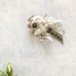 新しいホーリーブローチの、チラリお披露目です。