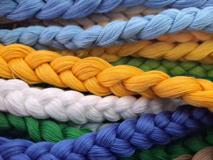 横糸刺繍とクロスステッチ